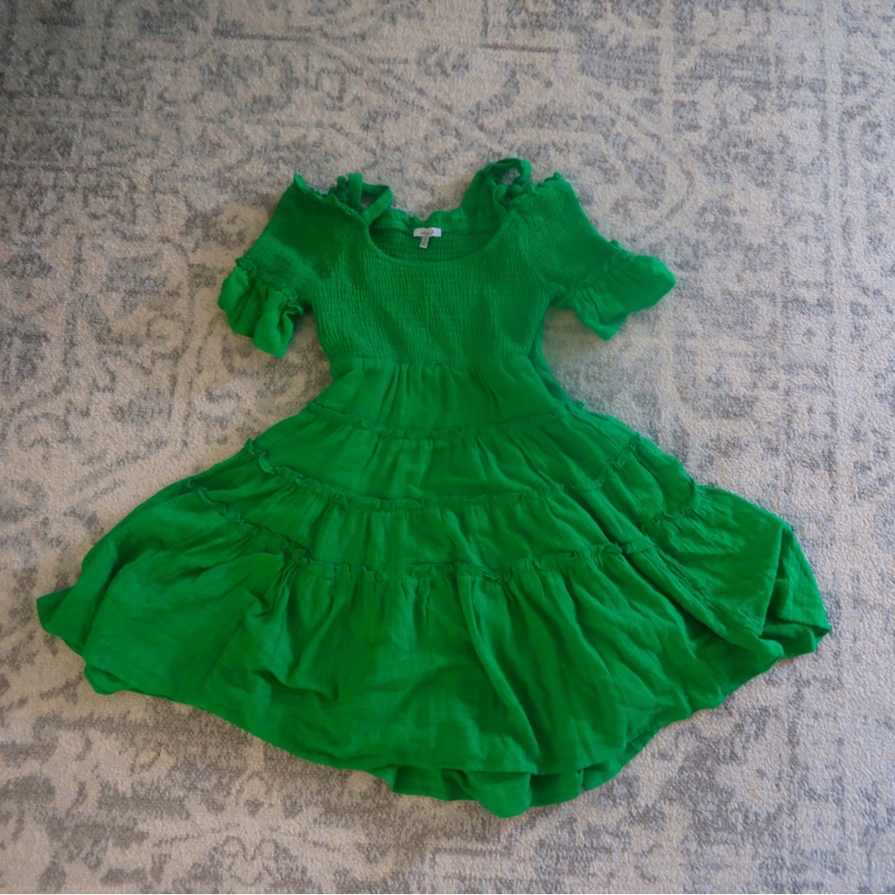 Beautiful green dress!